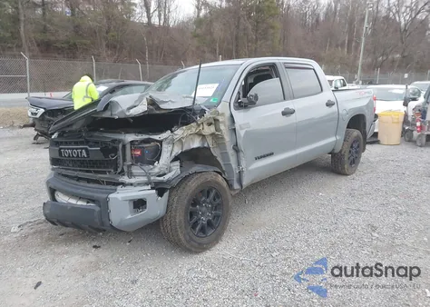 2017 Toyota Tundra Trd Pro 5.7L V8 z USA, uszkodzony, nr VIN 5TFDW5F11HX652058